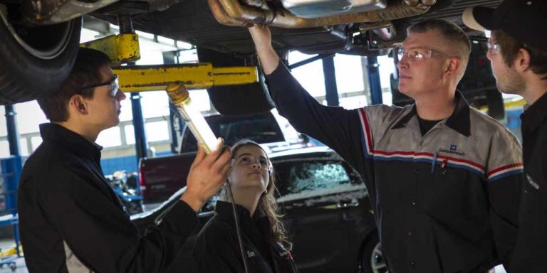 Everything you Need to Know to Become a Great Auto Mechanic