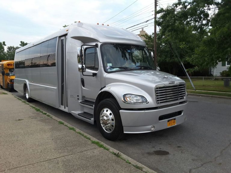 36 Passenger Party Bus for Luxurious Journey Experience in a Group