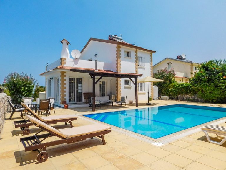 4 Questions to Ask before Booking Private Holiday Rentals in Cyprus